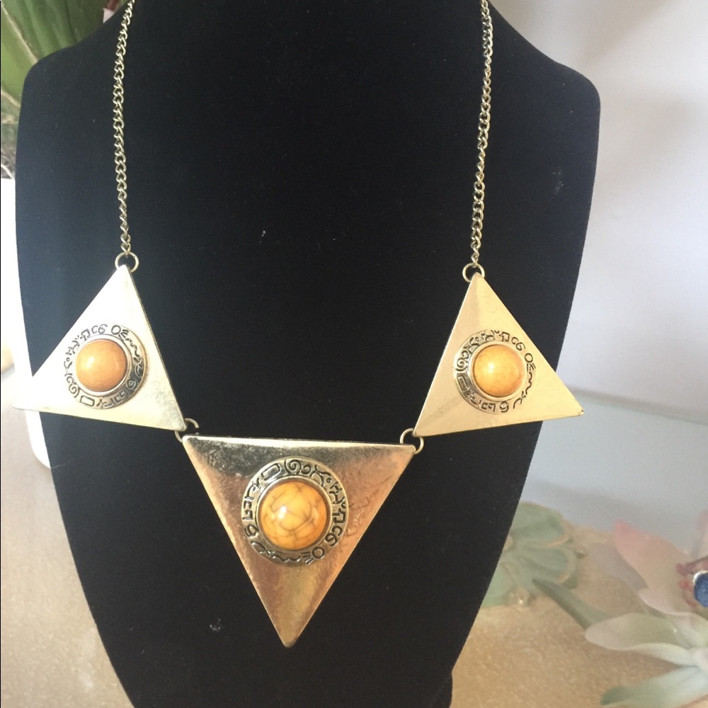 Gorgeous statement necklace